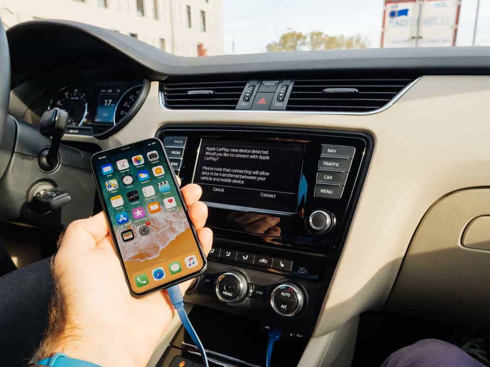 Connecting iPhone to the car using USB
