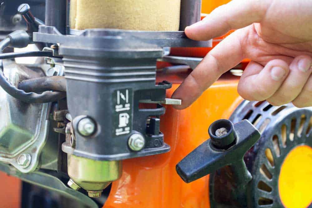 A manual choke opening switch in a carburetor for cold starting